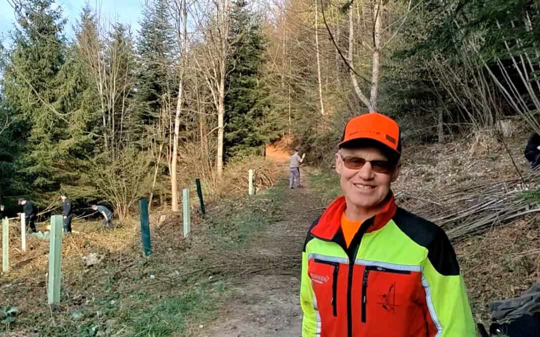 Günter bildet Waldbotschafter aus