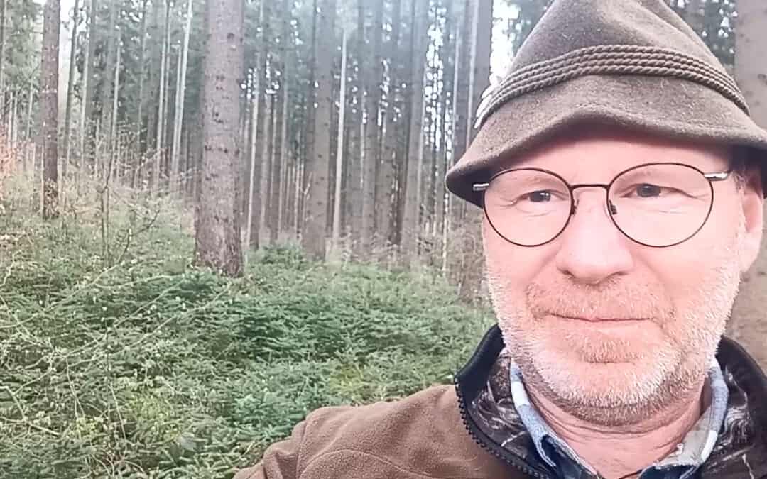 Waldpädagoge Michi will den Wald der Jugend näherbringen