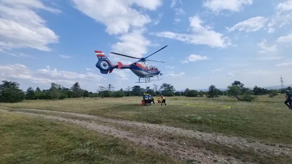 waldgeschichten-waldbrand-luftunterstützung-hubschrauber-wird-betankt