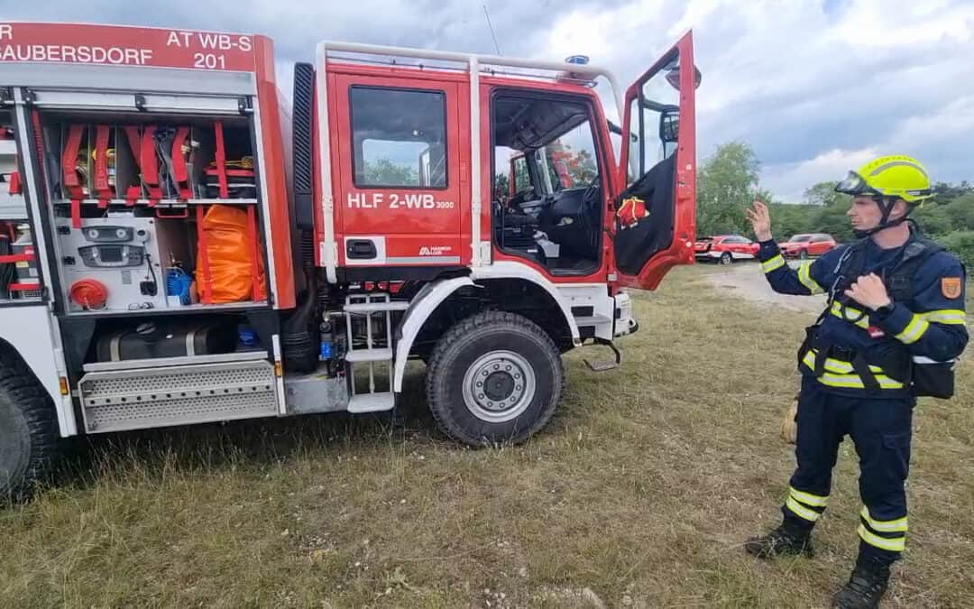 Waldbrand-Einsatz-LKW, der sich auch selbst schützen kann