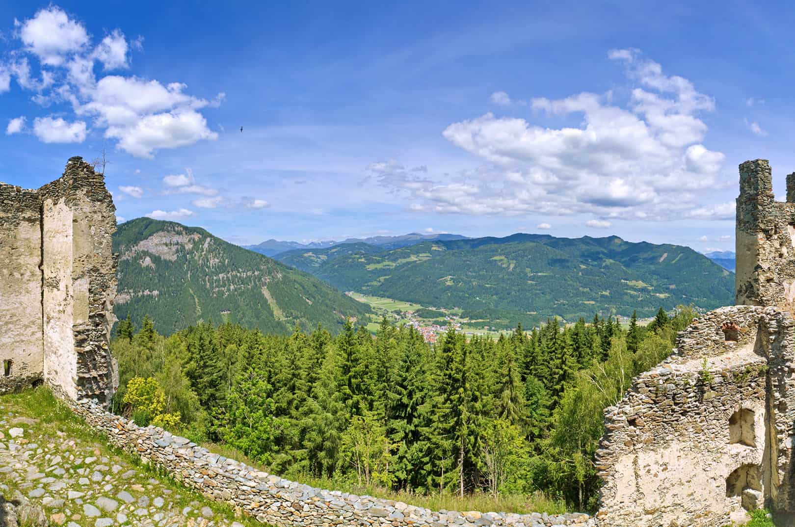 waldgeschichten-artikel-ausflugstipps-in-kaernten-foto-panorama-woerthersee