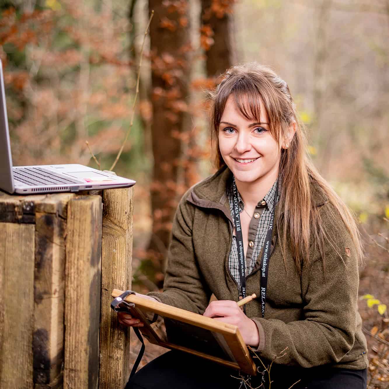 Susanna Teufel ist Forstberaterin und Waldgeschichten-Botschafterin