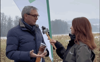 Johanna Köck (Landwirtschaftskammer Oberösterreich) für Waldgeschichten im Gespräch mit Franz Waldenberger, Präsident der Landwirtschaftskammer Oberösterreich, über die Bedeutung der Laubholz-Wertsubmission für Landwirt:innen und die Wertsteigerung von Qualitätsstämmen.