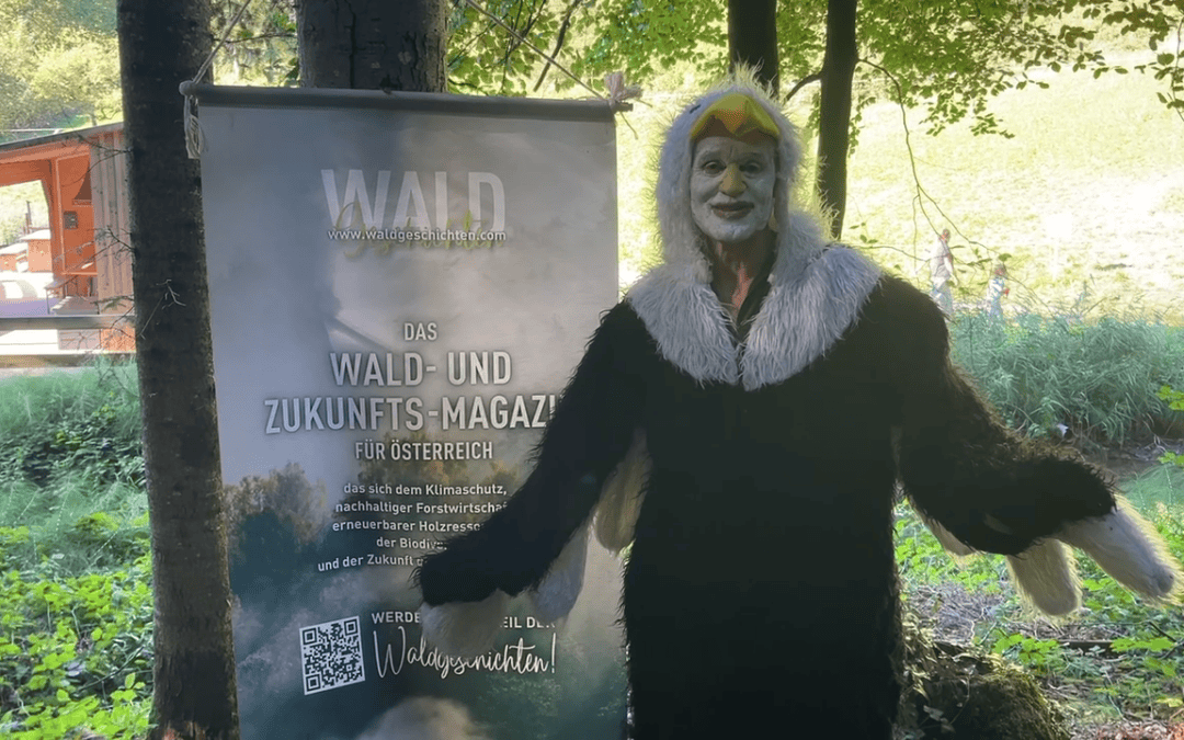 Adler Lars erklärt den Wald